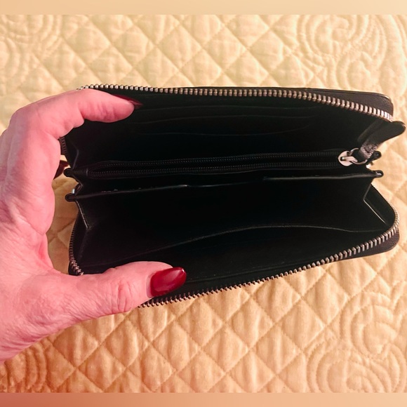 Michael Kors Wallet - Picture 4 of 5